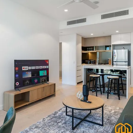Elevated Luxury At Qwr & River Views *