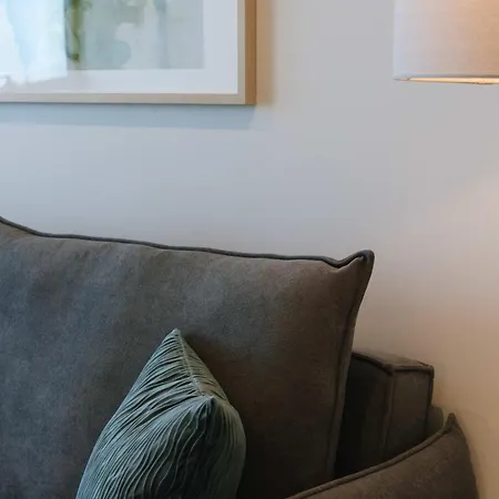 Apartment Elegant Escape 1-bedroom Riverfront