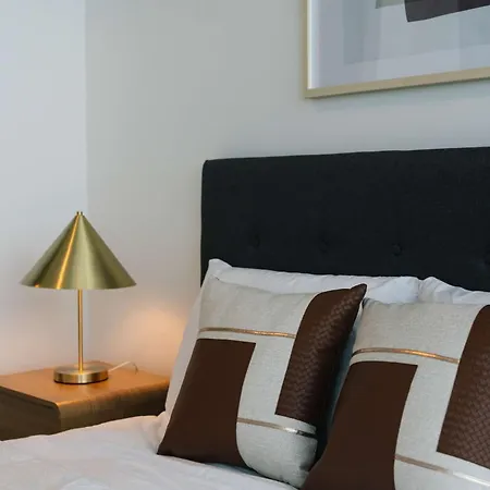 Elegant Escape 1-bedroom Riverfront Apartment Brisbane