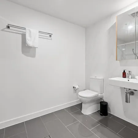 Apartment Stylish View And Location With Pool And Gym Brisbane