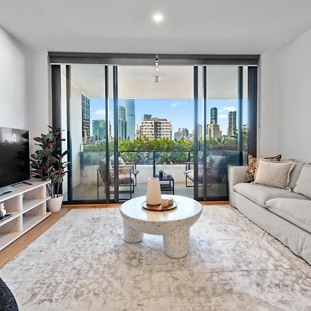Apartment Stylish View And Location With Pool And Gym Brisbane