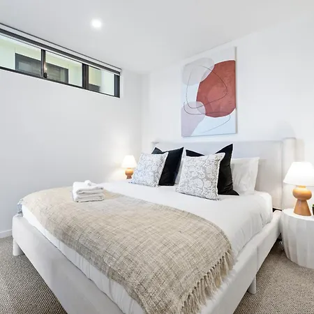 Stylish View And Location With Pool And Gym Apartment *