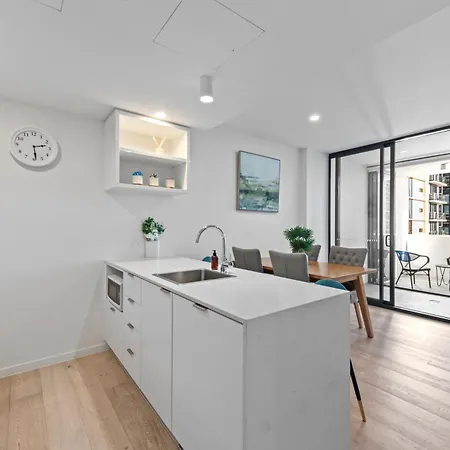 Apartment Stylish In Southbank Location With Parking