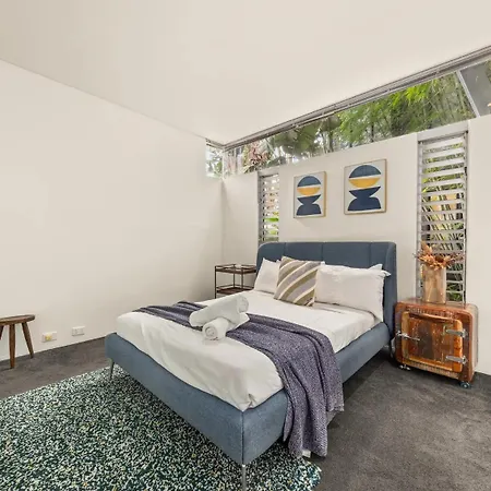 Stunning Architectural Holiday home Brisbane