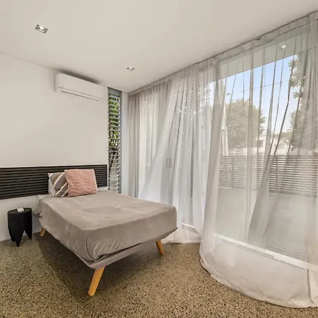 Stunning Architectural Holiday home Brisbane