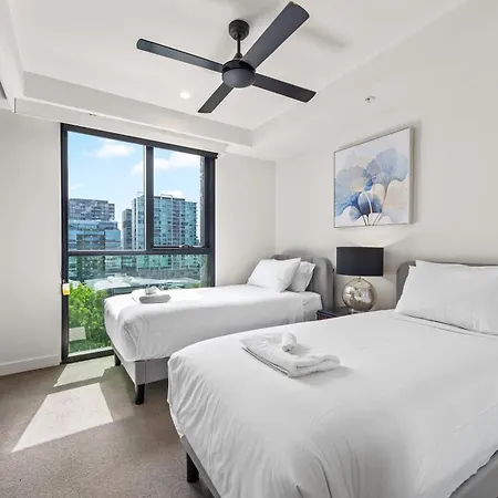 Luxe Newstead Pad With 65-inch Tv, Balcony, Pool And Gym *