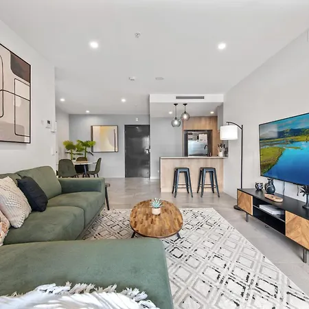 Luxe Newstead Pad With 65-inch Tv, Balcony, Pool And Gym Brisbane