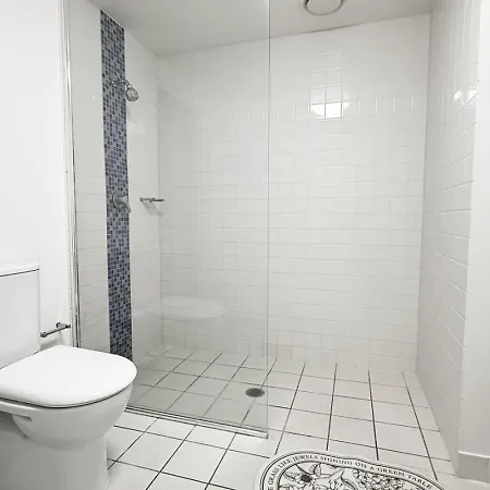 2 Bedrooms With 1 Carpark Cbd Apartment *
