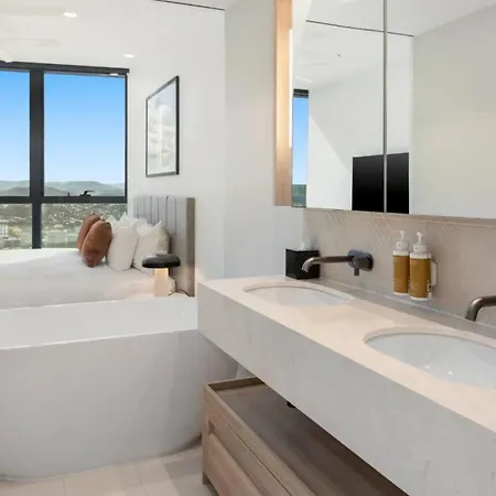 Queen's Wharf Apartment *