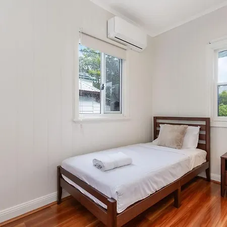 Entire House Walk To South Bank Mater Holiday home