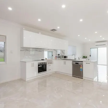 Holiday home Entire House Walk To South Bank Mater Brisbane