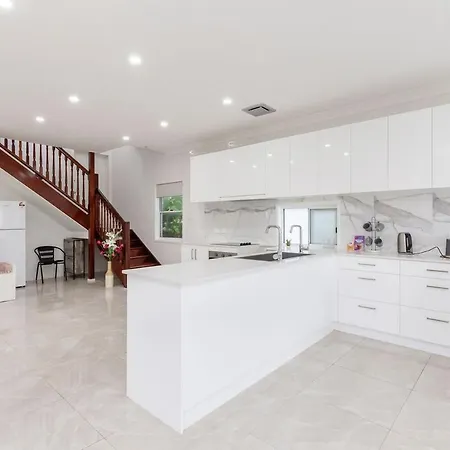Entire House Walk To South Bank Mater Holiday home