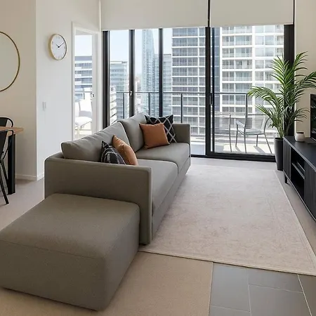 Stunning Mountain Views & Brisbane's Location
