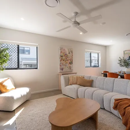 Premium 3br Floor With Parking, Ev Friendly & Views * Brisbane