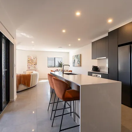 Apartment Premium 3br Floor With Parking, Ev Friendly & Views Brisbane