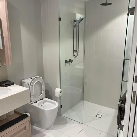 Queens Wharf 54th Floor Apartment *