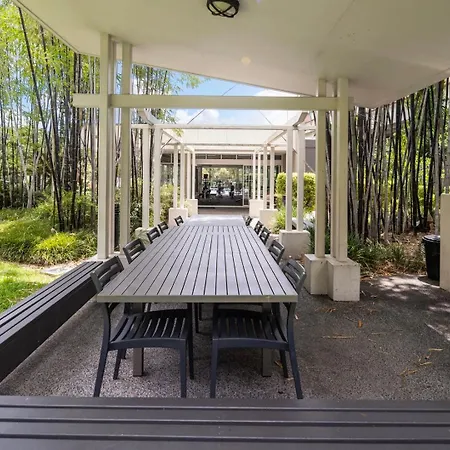 Apartment Leafy And Quiet 2br - Close To Hospital With Parking *