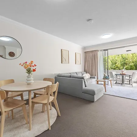Leafy And Quiet 2br - Close To Hospital With Parking Apartment