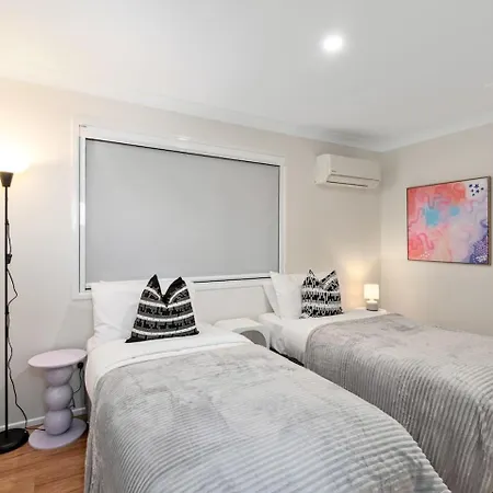 Holiday home Sunnybank Hills Retreat 6 Beds Near Market Square