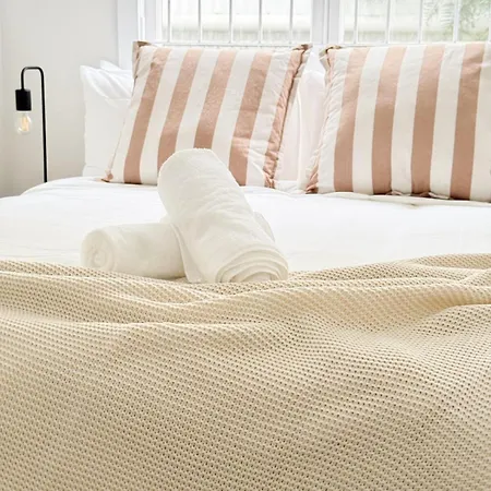 Limone - 2br - Sleeps 6 - Cbd And Free Parking *