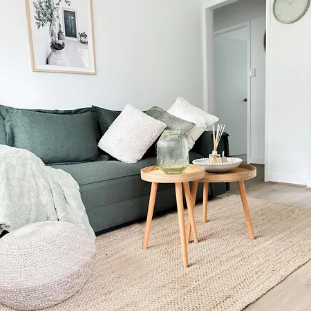 Limone - 2br - Sleeps 6 - Cbd And Free Parking *