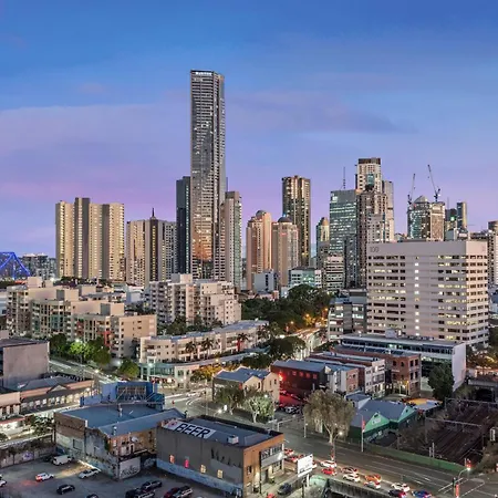 Apartment Views 2br With Infinity Pool, Gym And Parking *