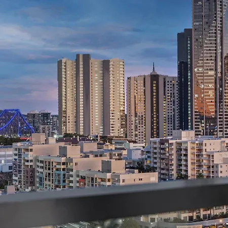 Views 2br With Infinity Pool, Gym And Parking Apartment