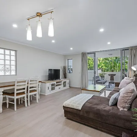 Apartment Spacious And With Huge Courtyard And Parking *