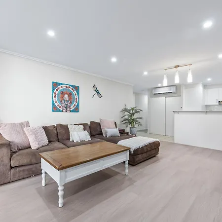 Spacious And With Huge Courtyard And Parking Brisbane