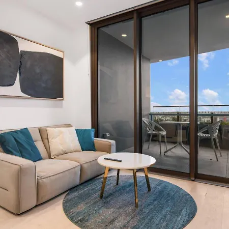 Apartment Affordable Luxe And River Views 5 Star Amenities