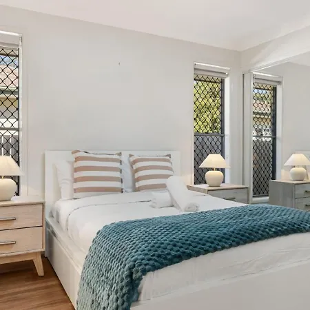 Cosy 4br With Yard In Peaceful Keperra Holiday home *