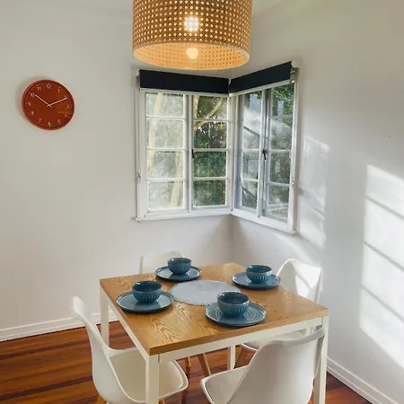 Cozy 4br Close To Schools & Shops&lookout Brisbane