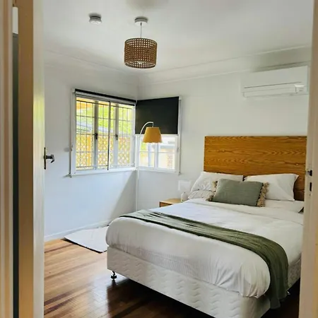 Holiday home Cozy 4br Close To Schools & Shops&lookout