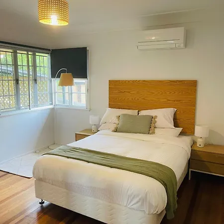 Cozy 4br Close To Schools & Shops&lookout Holiday home *