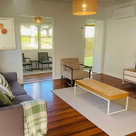Holiday home Cozy 4br Close To Schools & Shops&lookout