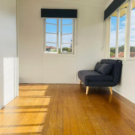 Holiday home Cozy 4br Close To Schools & Shops&lookout *