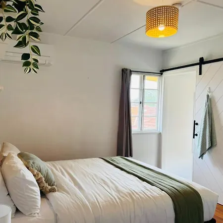 Cozy 4br Close To Schools & Shops&lookout Holiday home