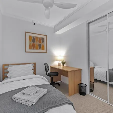 Apartment Skyline Stunner 3bed-2bath-1car-views - Cbd *