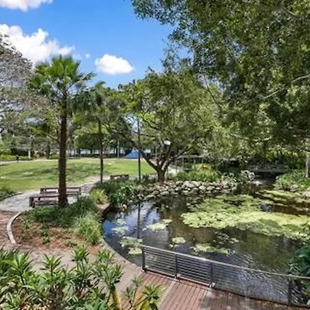 Wild Luxe Front Escape- 1 Min Walk Southbank Apartment