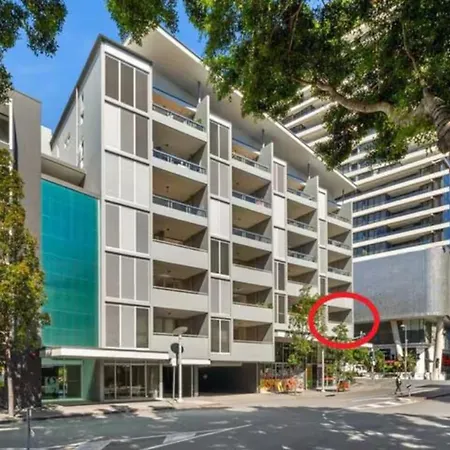 Wild Luxe Front Escape- 1 Min Walk Southbank Apartment *