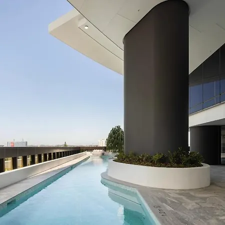 Luxury At Queens Wharf Tower