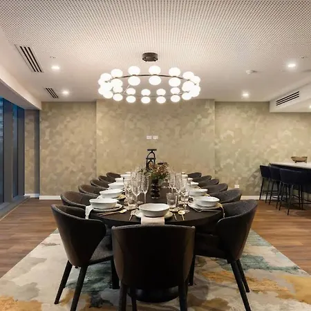 Luxury At Queens Wharf Tower