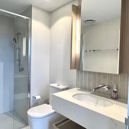 Luxury At Queens Wharf Tower *