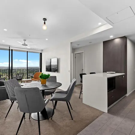 1 Bedroom With Stunning Views Heart Of Apartment *