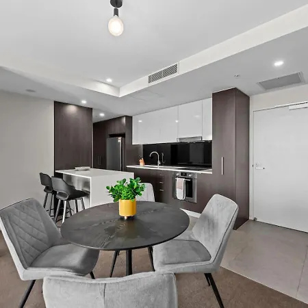 1 Bedroom With Stunning Views Heart Of Apartment *