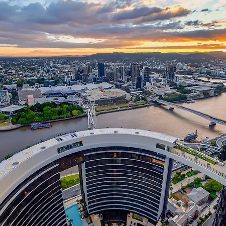 Apartment River Glow At Queens Wharf Level 43 Including Parking, Pool, And Views Brisbane