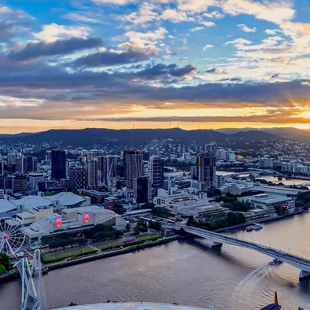 River Glow At Queens Wharf Level 43 Including Parking, Pool, And Views Brisbane