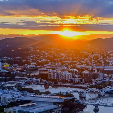 River Glow At Queens Wharf Level 43 Including Parking, Pool, And Views Apartment *