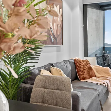 Apartment River Glow At Queens Wharf Level 43 Including Parking, Pool, And Views