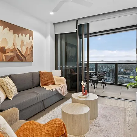 Apartment River Glow At Queens Wharf Level 43 Including Parking, Pool, And Views Brisbane